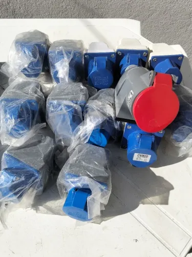 Tomada sobrepor industrial 220v / 12 unidades