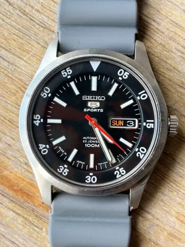 Relógio Automático Seiko 5 Sports - Calibre 7S36 (23 Jewels)
