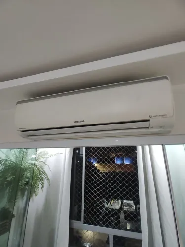 Ar condicionado desinstalado funcionando para por um novo de 24 mil BTUs.