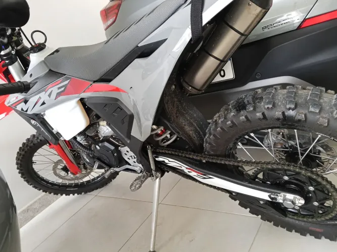 Moto mxf 250 tsx dois tempos está zero prepara pelo zoinho Race
