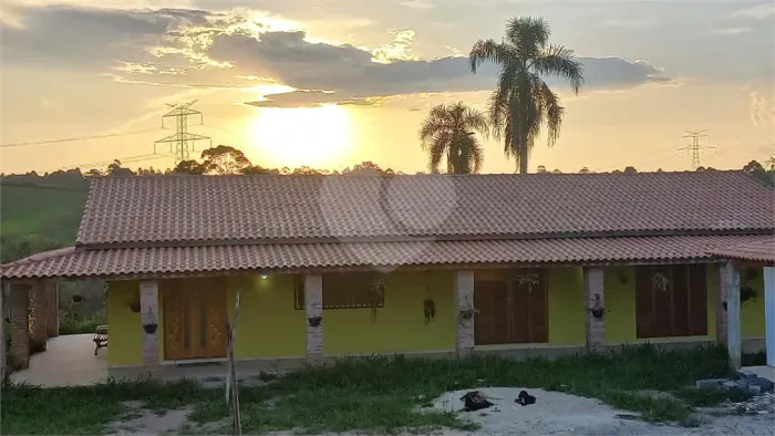 Chácara á venda com 4 quartos em Ibiúna SP'
