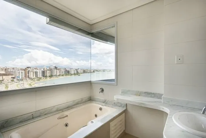 Apartamento à venda, 4 dormitórios sendo 4 Suítes, 3 vagas, Vista Mar, Beira Mar, Florianó