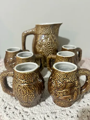 Conjunto de jarra mais 6 canecas em porcelana