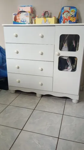 Vende_se cômoda em perfeito estado!!!