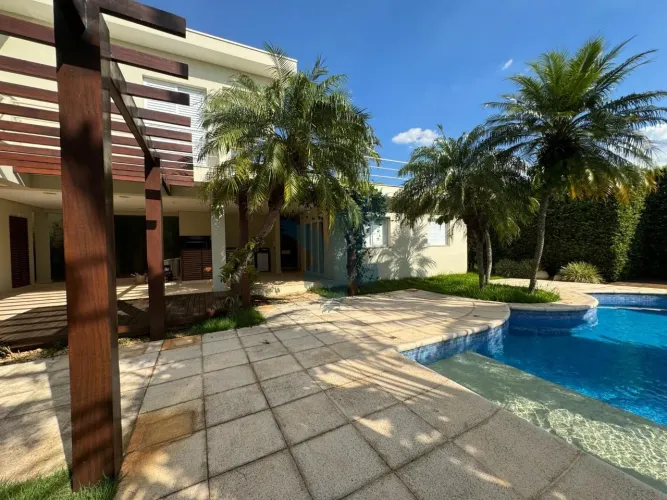 Casa a venda com quatro quartos no Alphaville Campinas