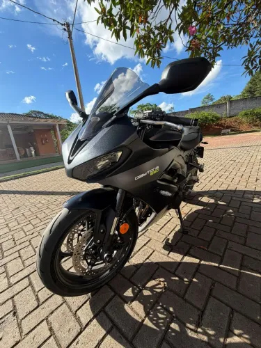  Daytona 660 2024 -Com Quickshifter, escape, sliders, bolha fumê, tudo colocado na cs