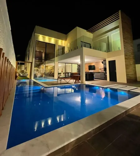Mansão de alto padrão, 7 quartos, mobiliada, climatizada, com usina fotovoltaica, área de 