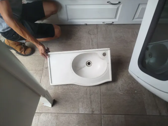Vende pia de banheiro