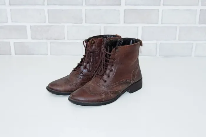 Bota Oxford feminina em couro marrom - estilo vintage/retrô