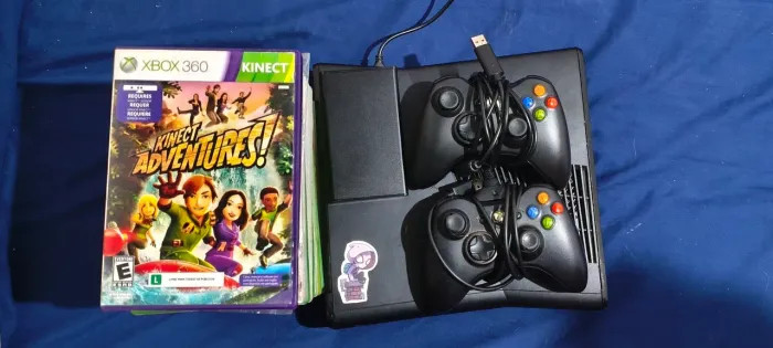 Xbox 360 desbloqueado + 17 jogos em CD