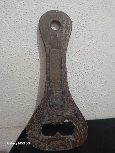 Raridade abridor de garrafa bronze