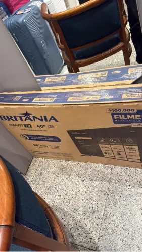 Tb Britânia 40? com tela rachada tubo de imagem funcionando