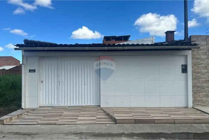 Casa com 2 quartos, 2 banheiros em Rio Largo com Piscina e Jardim