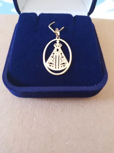 Medalhão pingente de nossa senhora Aparecida todo em ouro 18k