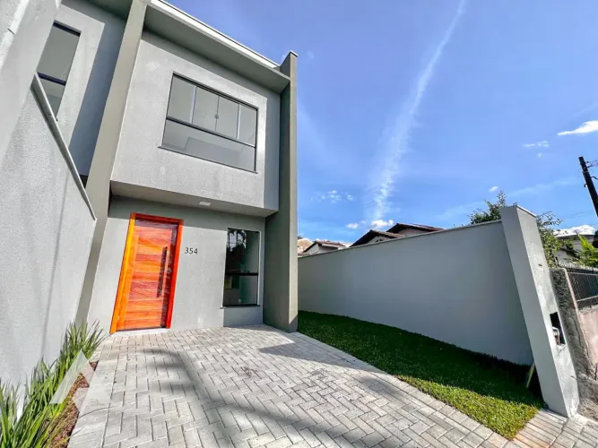 Sobrado com 2 dormitórios para locação por R$ 2.400,00 - Bairro Velha Central - Blumenau/S