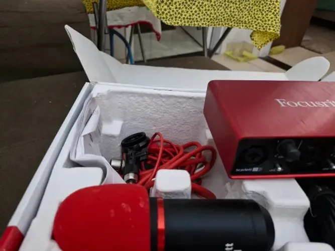 Vendo Scarlett 212 studio