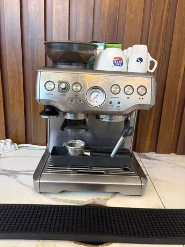 Cafeteira Espresso Tramontina By Breville com moedor integrado. Excelente estado