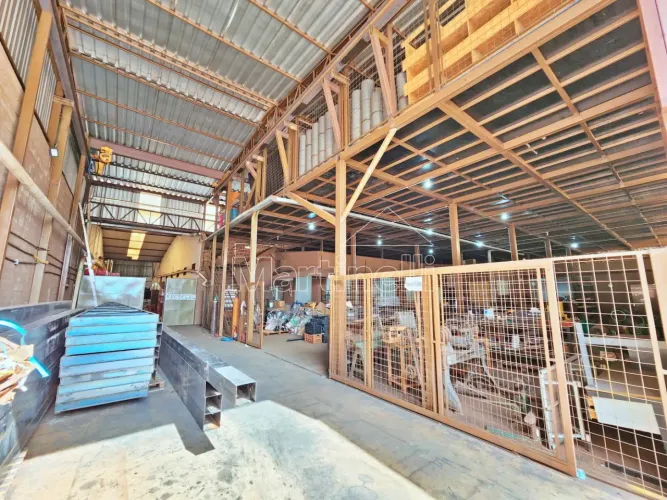Salão comercial para venda e locação no Bairro Geraldo Correia de Carvalho, próximo à Rua