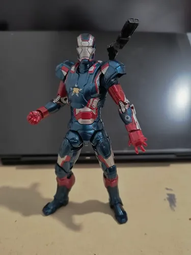 Máquina de Combate - Patriota de Ferro / War Machine - Iron Patriot - UCM - Marvel Legends
