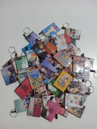 50 chaveiros de Anime por 50,00 (leia o anúncio)