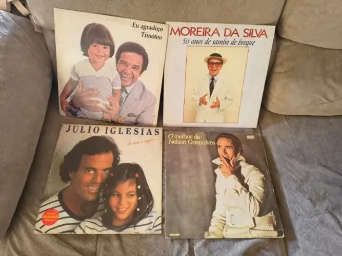 Coleção 4 Discos de Vinil Agnaldo | Moreira | Julio Iglesias e Nelson Gonçalves