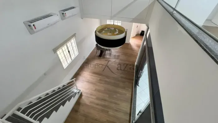 Imóvel para aluguel tem 200 metros quadrados com 4 quartos