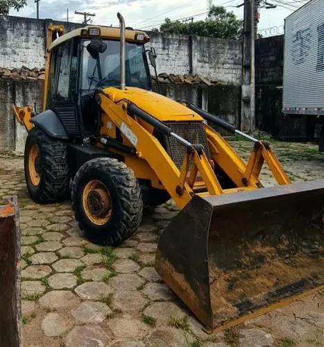 Retroescavadeira JCB 3C Plus 2014