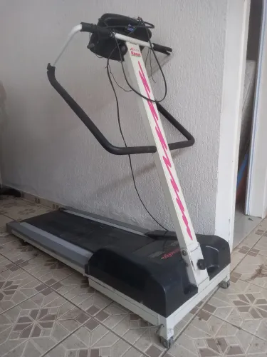 Vendo esteira para caminhada usada.