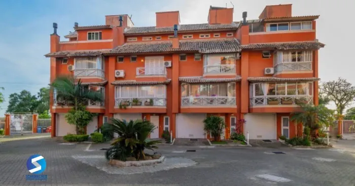 Casa em Condomínio Fechado no Bairro Vila Assunção de Porto Alegre/RS