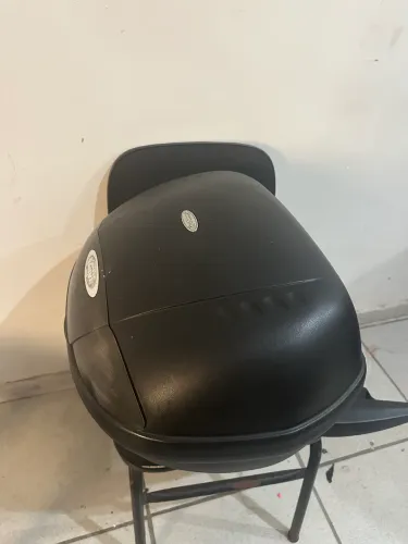 Baú universal Givi - Excelente Estado