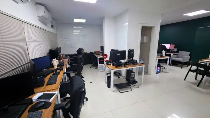 Sala comercial á venda com 52,61m² privativos no Centro - Florianópolis/SC