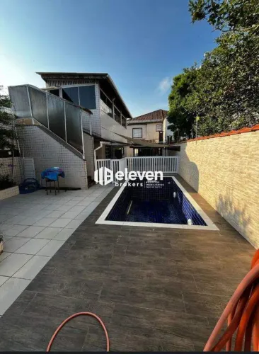 Casa à venda em Santos (Vila Belmiro) com piscina, 3 quartos e 5 vagas