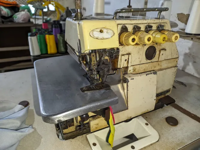 Máquina de costura Interlock 