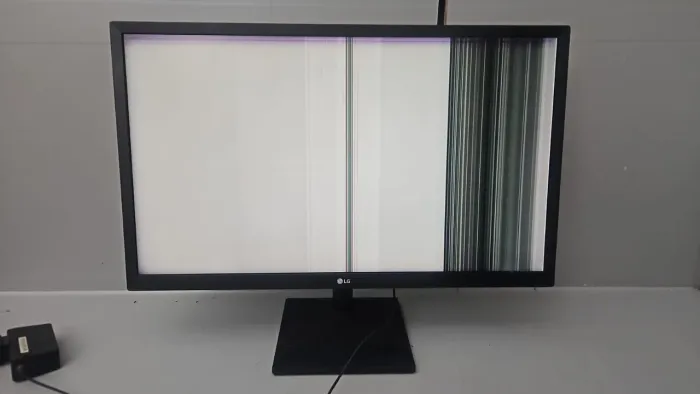Monitor LG 24 no estado para conserto ou retirada de peças