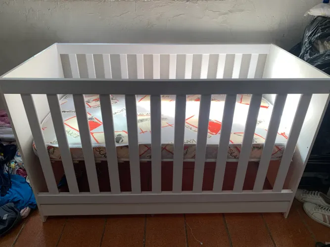 Vende- se berço semi novo