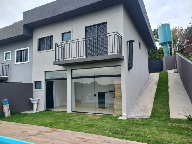 Sobrado com Piscina - 3 quartos à venda, 99 m² por R$ 650.000 - Vitória Régia - Atibaia/SP