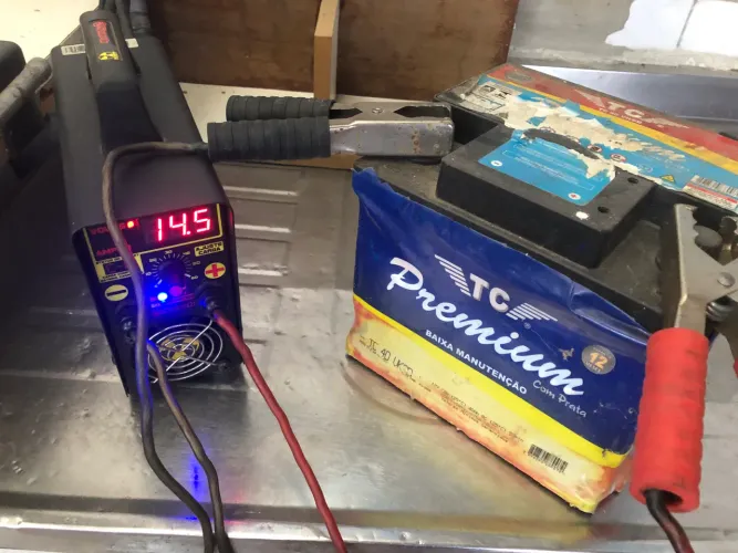 Carregador de bateria 12v 60A Usina na caixa