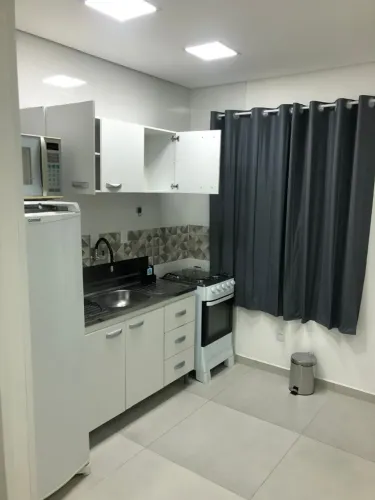 Kitnet - Rua Douglas Seabra Levier, a poucos metros da UFSC no bairro Carvoeira.
