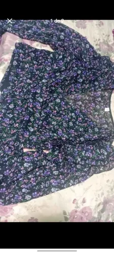 Cropped com zíper na lateral 