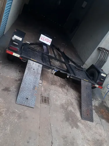 Vendo carretinha Asa delta .transporta um carro ou 2 motos.