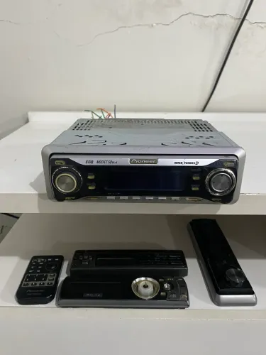 Pioneer golfinho frente golfinho