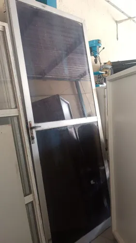 Porta alumínio com vidro 