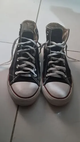 All Star preto cano alto, seminovo