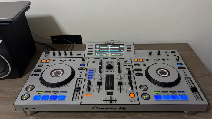 XDJ RX Pioneer com faceplate importado. 