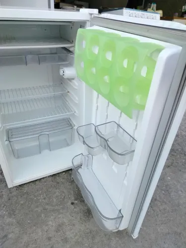 Freezer semi novo