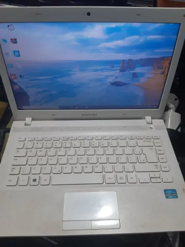 Notebook Samsung i3 da 3 geração, 8gb de memória, hd 500gb, Windows 10 , bateria ok