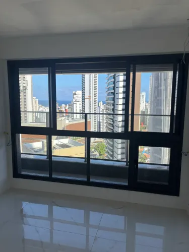 Esquadria com janela para quarto