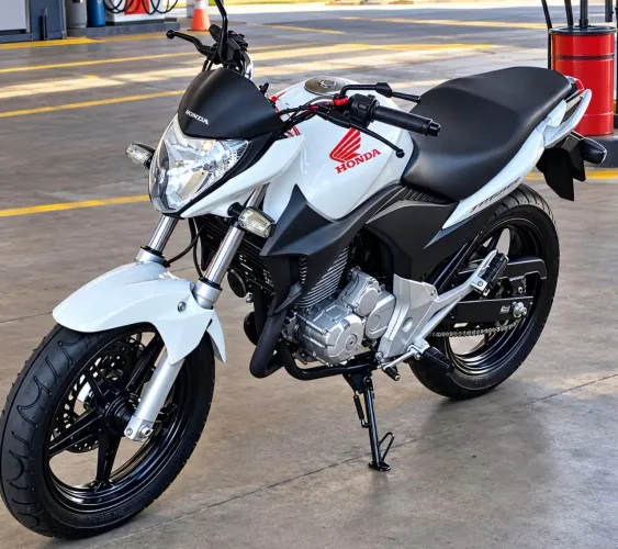 CB 300 2012 BRANCA LINDA $14500 LINDOMAR MOTOS