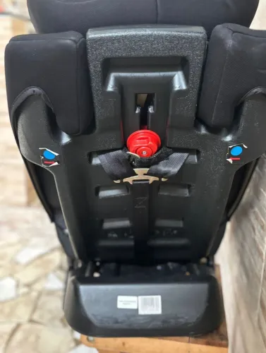 Cadeira para auto Galzerano Sirius, modelo na cor preta.