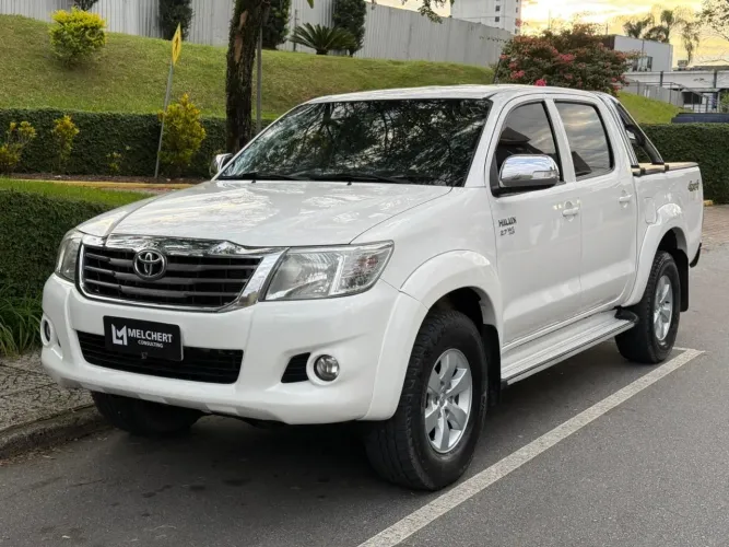 Toyota Hilux CD SRV 4X4 2.7 Flex 16V Aut. 2015